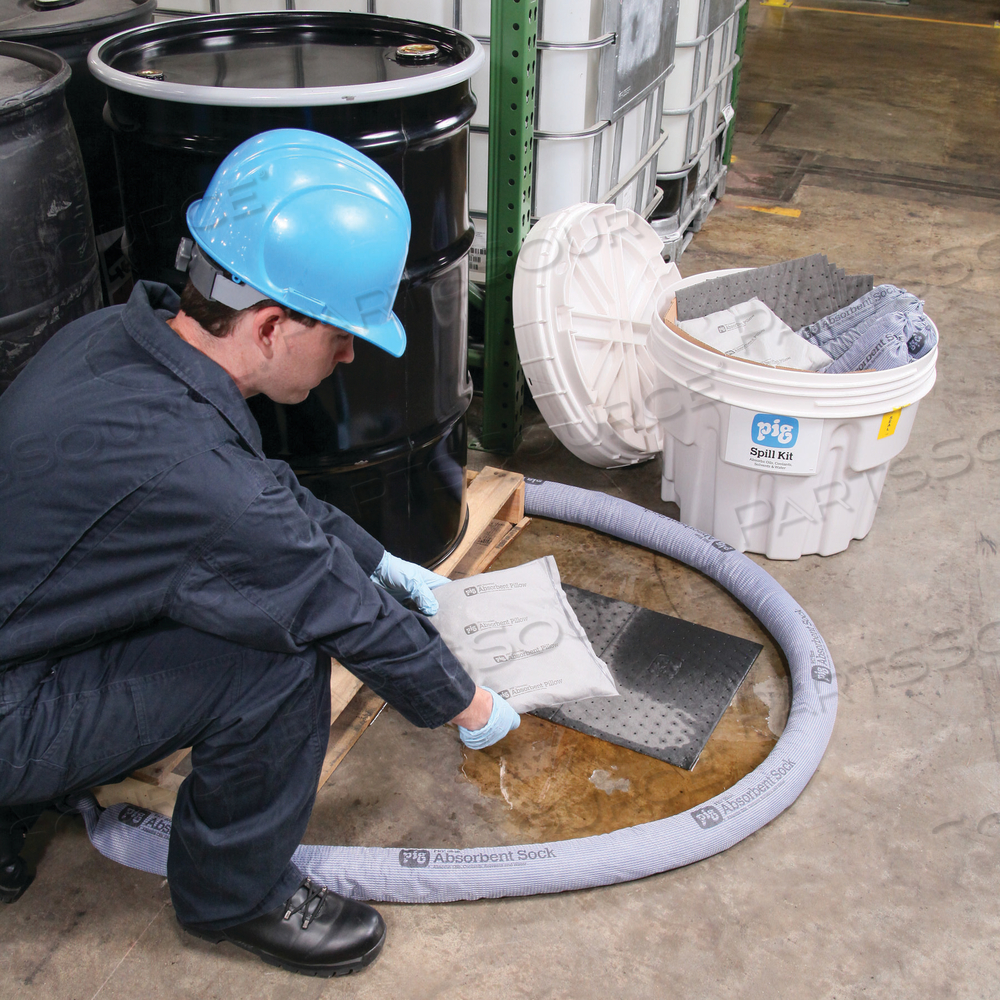 PIG SPILL KIT IN 20-GALLON OVERPACK SALVAGE DRUM by New Pig Corporation