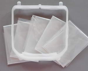 PAINT PAIL RIM AND PLASTIC LINERS by Wombat Portapaint