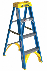 STEPLADDER FIBERGLASS 4 FT H 250 LB CAP by Werner