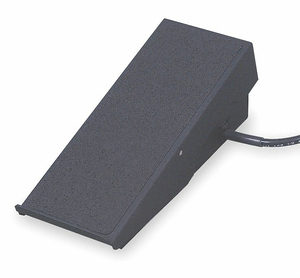 MEDIUM DUTY FOOT SWITCH MOMENTARY ACTION by Linemaster Switch Corporation