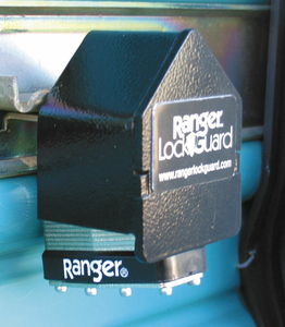 PADLOCK GUARD HARDENED STEEL BLK 2-1/2 L by Ranger Lock