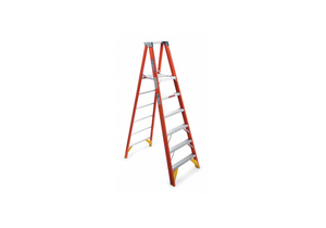 PLATFORM STEPLADDER 6 FT. FGL 300 LB. by Werner