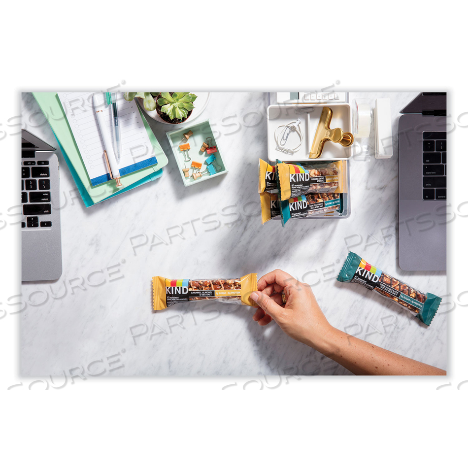 NUTS AND SPICES BAR, DARK CHOCOLATE MOCHA ALMOND, 1.4 OZ BAR by Kind