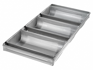 HEARTH BREAD PAN 3-STRAP by Chicago Metallic