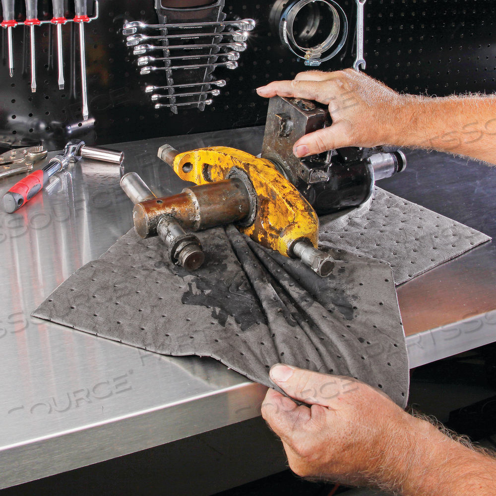 PIG ABSORBENT MAT PAD IN DISPENSER BOX by New Pig Corporation