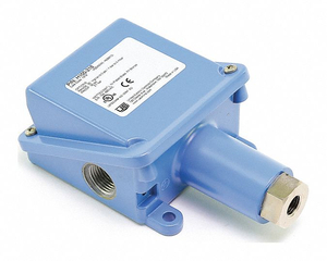 VACUUM SWITCH SPDT 1/4"FNPT by United Electric