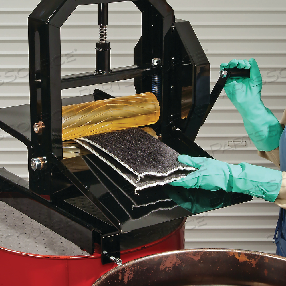 PIG RE-UZ-IT WRINGABLE MAT by New Pig Corporation