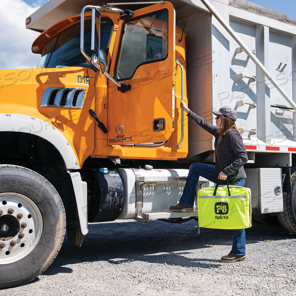 PIG OIL-ONLY TRUCK SPILL KIT IN STOWAWAY BAG by New Pig Corporation